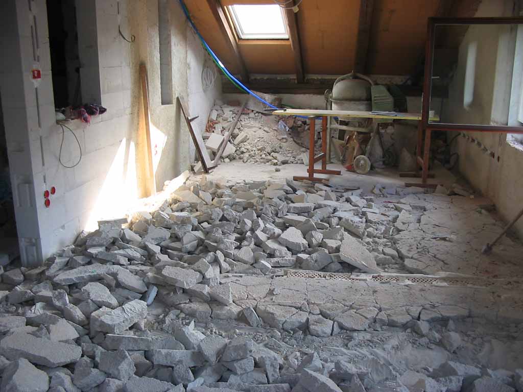 Podstreha v ruševinah