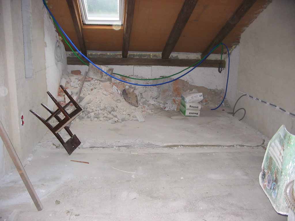 Podstreha v ruševinah