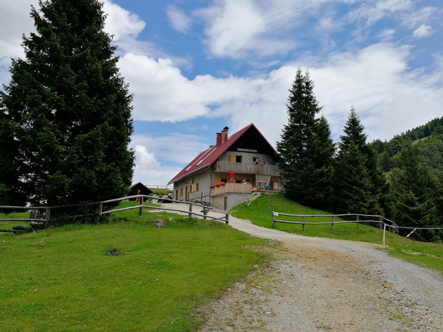 Planinska Koča na Blegošu