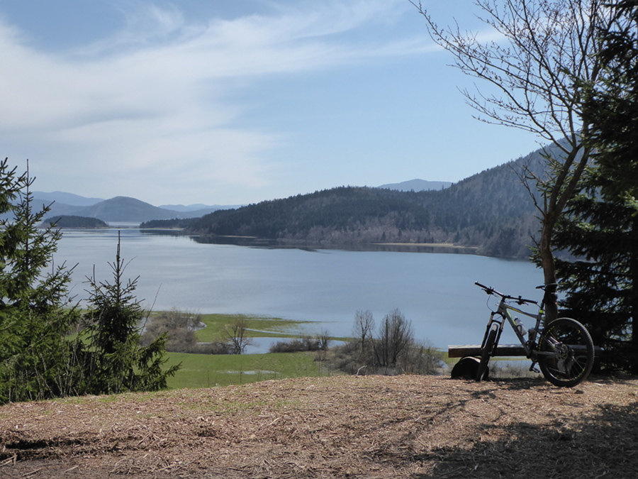 Pogled na Cerkniško jezero