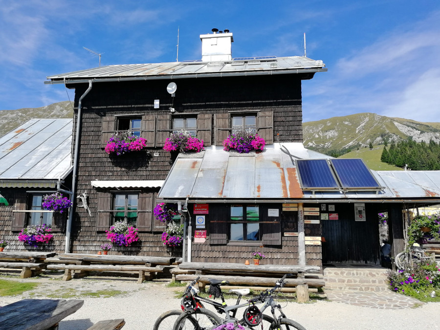 Planinski dom na Kofcah