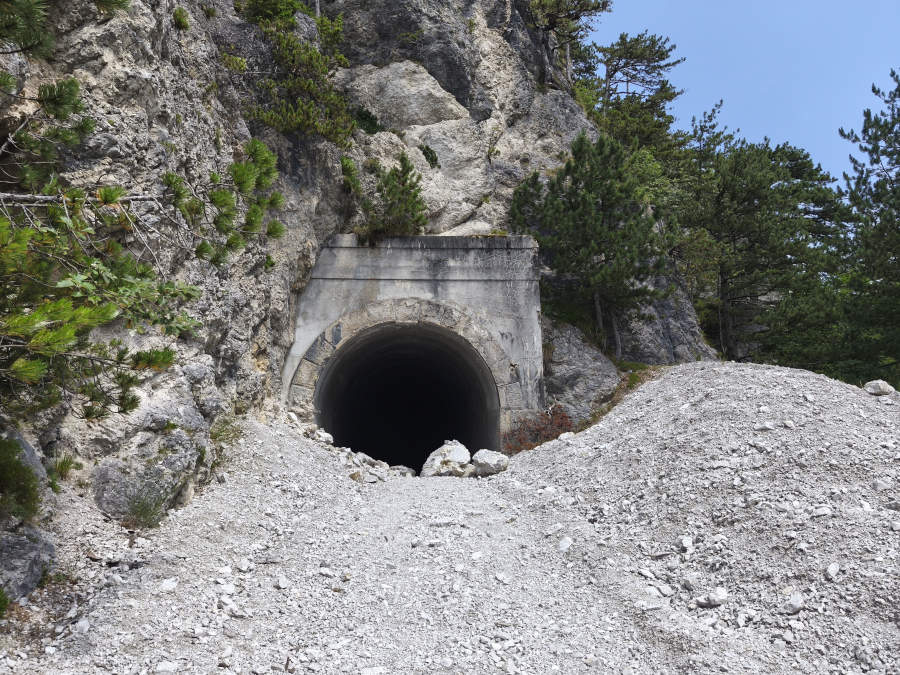 Delno zuasut tunel