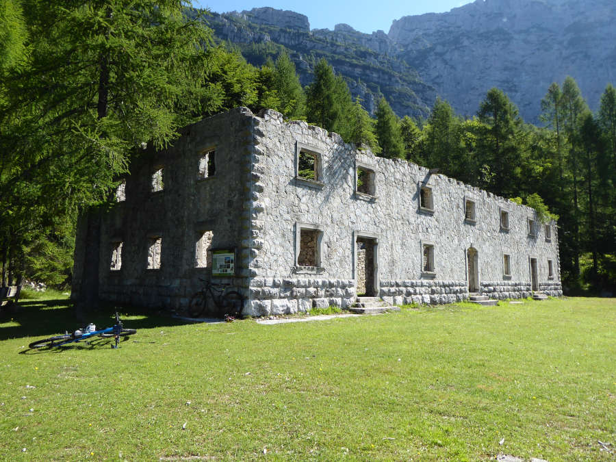 Vojaška bolnica