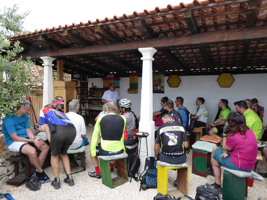 Kup zavzetih poslušalcev